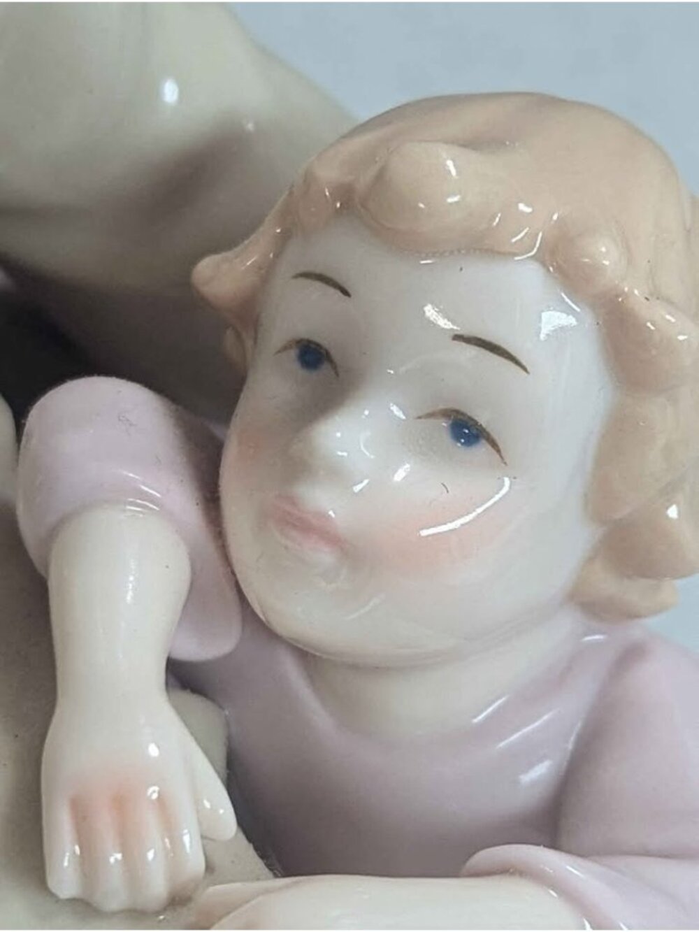 Jesus with Children Porcelain Figurine - Picture 7 of 10